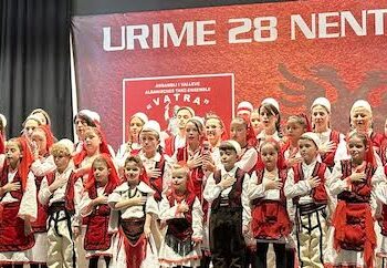 Ansambli i Valleve “Vatra” në Bülach kremtoi ’28 Nëntorin’ me porosinë: Ta mbajmë të gjallë frymën e 28 Nëntorit!