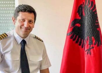 Cap. Neshat (Ramadan) Ibrahimi, Piloti i Parë Shqiptar i Aviacionit Civil, që ka Ateruar me Aeroplanin “Airbus A380” në Sydney
