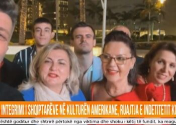 Flamuri shqiptar valëvitet për tri ditë në qytetin e Hollivudit, SHBA