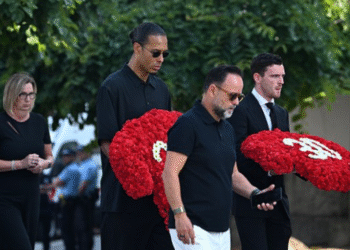 Yjet e futbollit të pranishëm në funeralin e Diogo Jotës dhe vëllait të tij