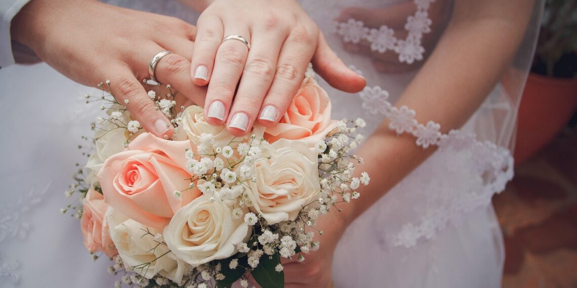 Rinia shqiptare e mërgatës po i kthen dasmat në vendin e të parëve