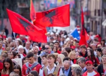 PARADA E RRËNJËVE SHEKULLORE NË ZEMRËN E SHQIPTARËVE