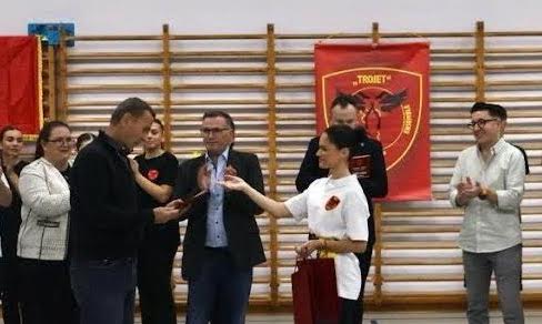 Ansambli “Trojet” nderon kryetarin e LAPSH-it për Cyrih, z. Naser Ulaj
