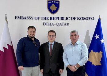 Ambasadori Fuad Morina pret në takim imam Fehim Abazin dhe afaristin Atdhe Jasiqi