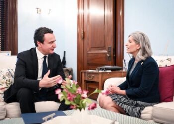 Kryeministri Kurti takon senatorën Joni Ernst, diskutojnë për siguri dhe investime