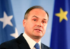 Enver Hoxhaj uron 27-vjetorin e PDK-së, kujton Thaçin, Veselin dhe Krasniqin në Hagë