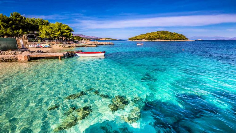 Eksperti britanik i udhëtimeve rekomandon Shqipërinë: Plazhe si në Maldive dhe pushime larg turmave