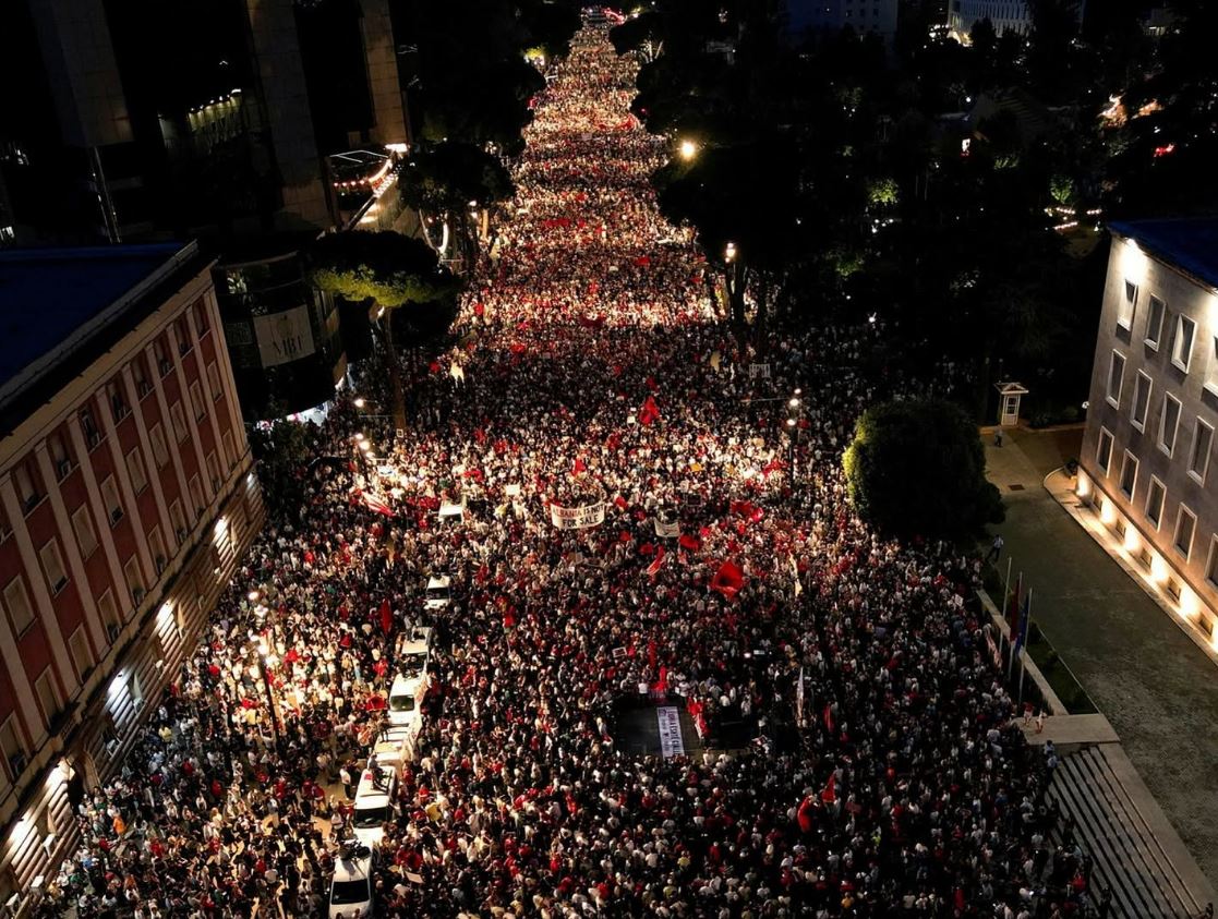 Media gjermane jehonë protestës kundër kryeministrit Rama