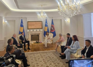 Liderët e partive takohen në Presidencë, mungojnë PDK, LDK e AAK
