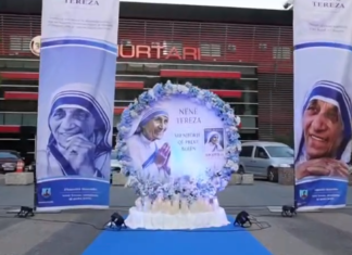 116-vjetori i lindjes së Nënë Terezës, Vlora çel ekspozitën e veçantë për nder të Shenjtores Shqiptare