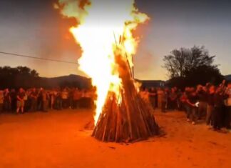“Flakadani i Lirisë” ndizet në Gllogjan në mbështetje të ish-krerëve të UÇK-së