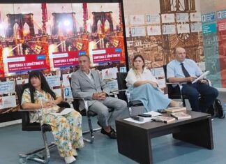 ADNAN MEHMETI PËRUROI NË UNIVERSITETIN EUROPIAN TË TIRANËS LIBRIN “SIMFONIA E UDHËTIMEVE”