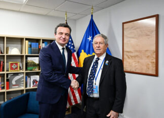 Kurti takohet me kongresistin amerikan Joe Wilson në New York