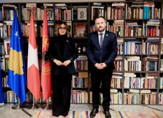 Në ditën e parë të detyrës, Vigan Berisha hap dyert e Konsullatës për bijën/mbesën e dëshmorëve