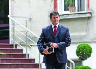 Topi: Politikanët janë të obsesionuar pas pushtetit, institucionet po humbasin pavarësinë