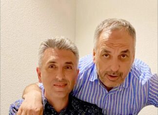 E XHUMAJA NË MALEDIVE, LARG ATDHEUT POR PRANË BESIMIT – FADIL ASANI DHE SELAMI HURUGLICA NË NJË MOMENT TË VEÇANTË SHPIRTËROR