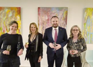 Vigan Berisha merr pjesë në hapjen e ekspozitës së artistes zvicerane Caro Bühler, “Njeriu në qendër”
