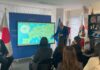 Kosova prezantohet para diplomatëve të rinj në Japoni, ambasadori Kiçmari ligjëron për rrugëtimin evropian të vendit