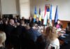 Kosova kërkon statusin e vendit kandidat në BE, Zulfaj takon rreth 30 diplomatë në Bruksel