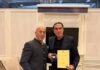 Ramush Haradinaj nderon Enver Idrizin me medaljen “Me besim në Zot, Atdhe e Shtet”