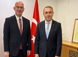 Ambasadori i Kosovës në Japoni, Sabri Kiçmari, zhvillon takim me ambasadorin e ri turk në Korenë e Jugut