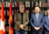 Kryetari i Deçanit, Bashkim Ramosaj, dhe autori Adem Lushaj priten në Konsullatën e Përgjithshme të Kosovës në Cyrih